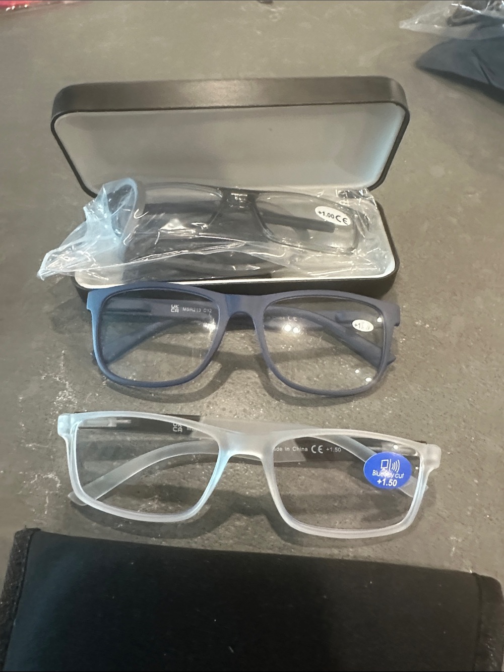 4 pair of Men’s reading glasses. 1.00 to 1.50 and blue light